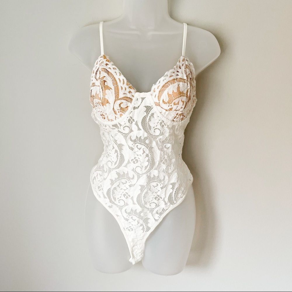 ๐ค FASHION NOVA | Sexy White Bodysuit - Picture 7 of 16